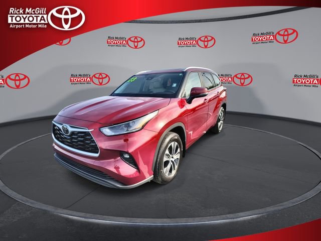 Used 2023 Toyota Highlander XLE image 4