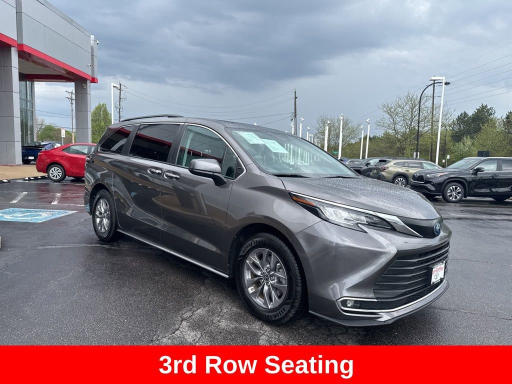 Certified 2023 Toyota Sienna XLE FWD image 10