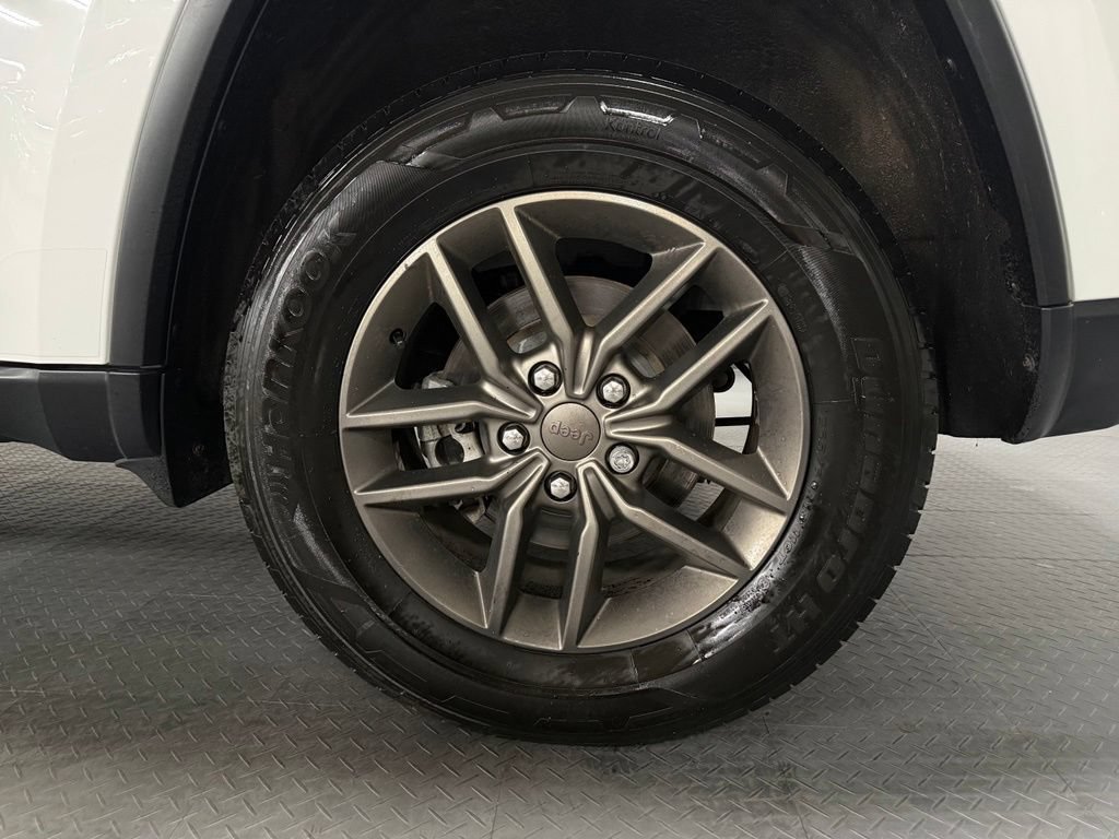 Used 2016 Jeep Grand Cherokee Laredo 75th Anniversary AWD/4WD image 7