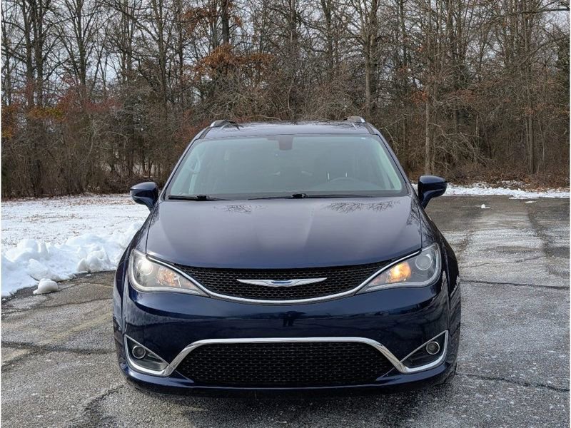 Used 2018 Chrysler Pacifica Touring-L Plus image 2