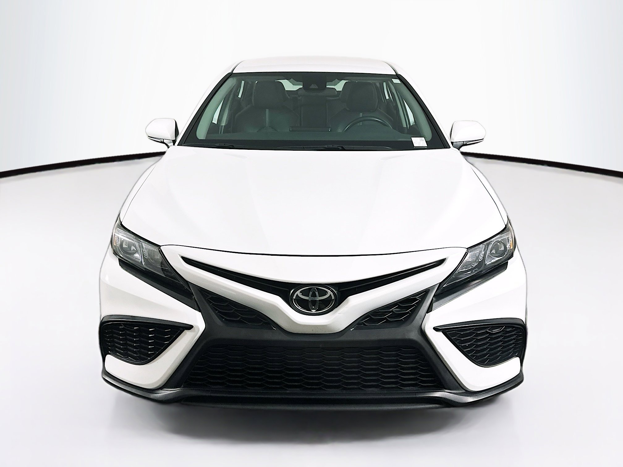 Used 2024 Toyota Camry SE image 2