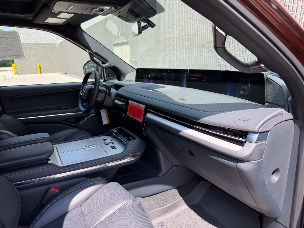 New 2027 Lincoln Navigator Reserve w/ Jet Appearance Package AWD/4WD image 37