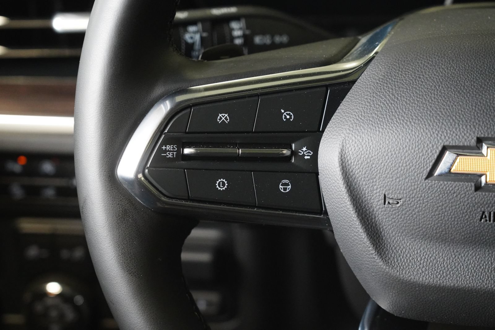 Used 2025 Chevrolet Suburban Premier AWD/4WD image 18
