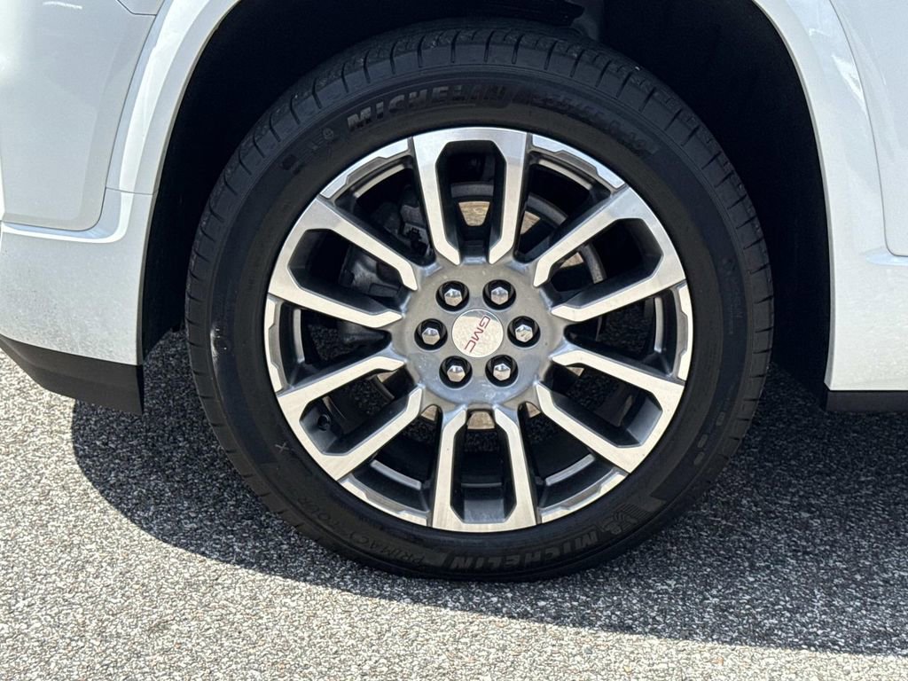 Used 2023 GMC Acadia Denali w/ Denali Ultimate Package FWD image 11