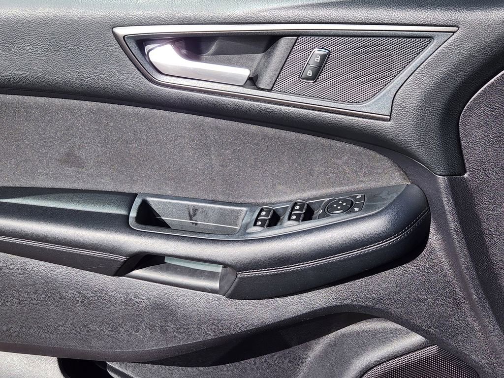 Used 2018 Ford Edge SE image 13