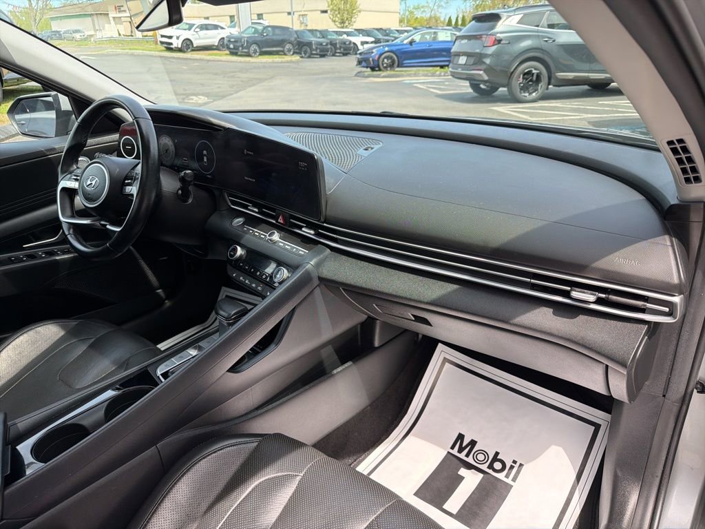 Used 2022 Hyundai Elantra Limited FWD image 12