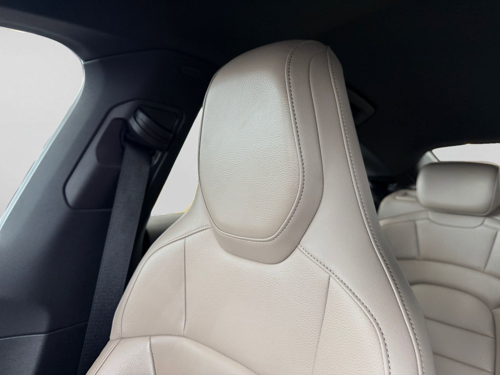 Used 2022 Porsche Taycan image 39