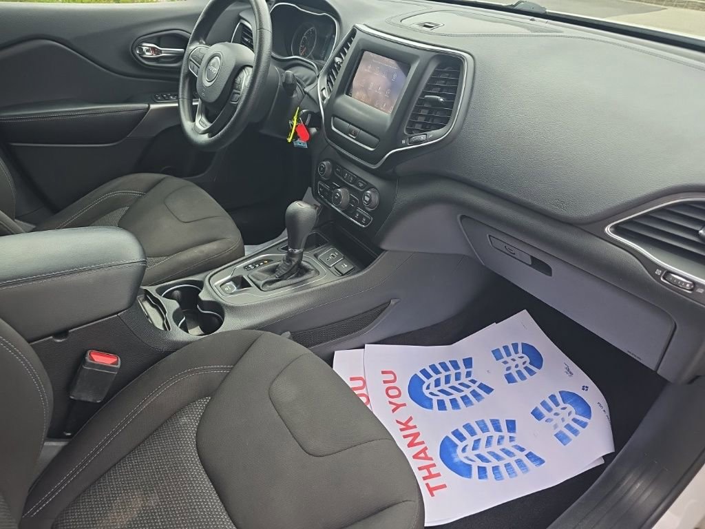 Used 2019 Jeep Cherokee Latitude w/ Popular Appearance Group image 14