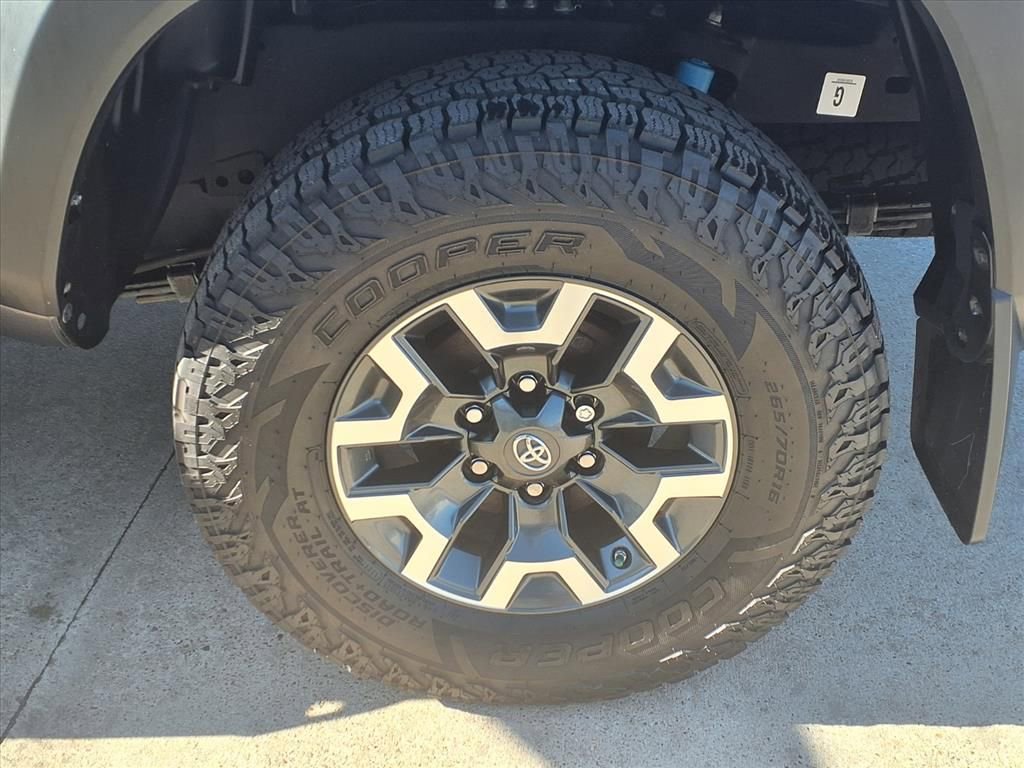 Used 2018 Toyota Tacoma TRD Off-Road image 20
