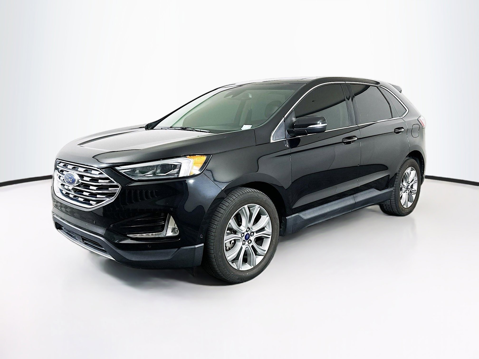 Used 2019 Ford Edge Titanium w/ Equipment Group 301A AWD/4WD image 3