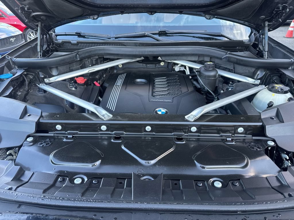 Used 2020 BMW X7 xDrive40i w/ M Sport Package AWD/4WD image 39