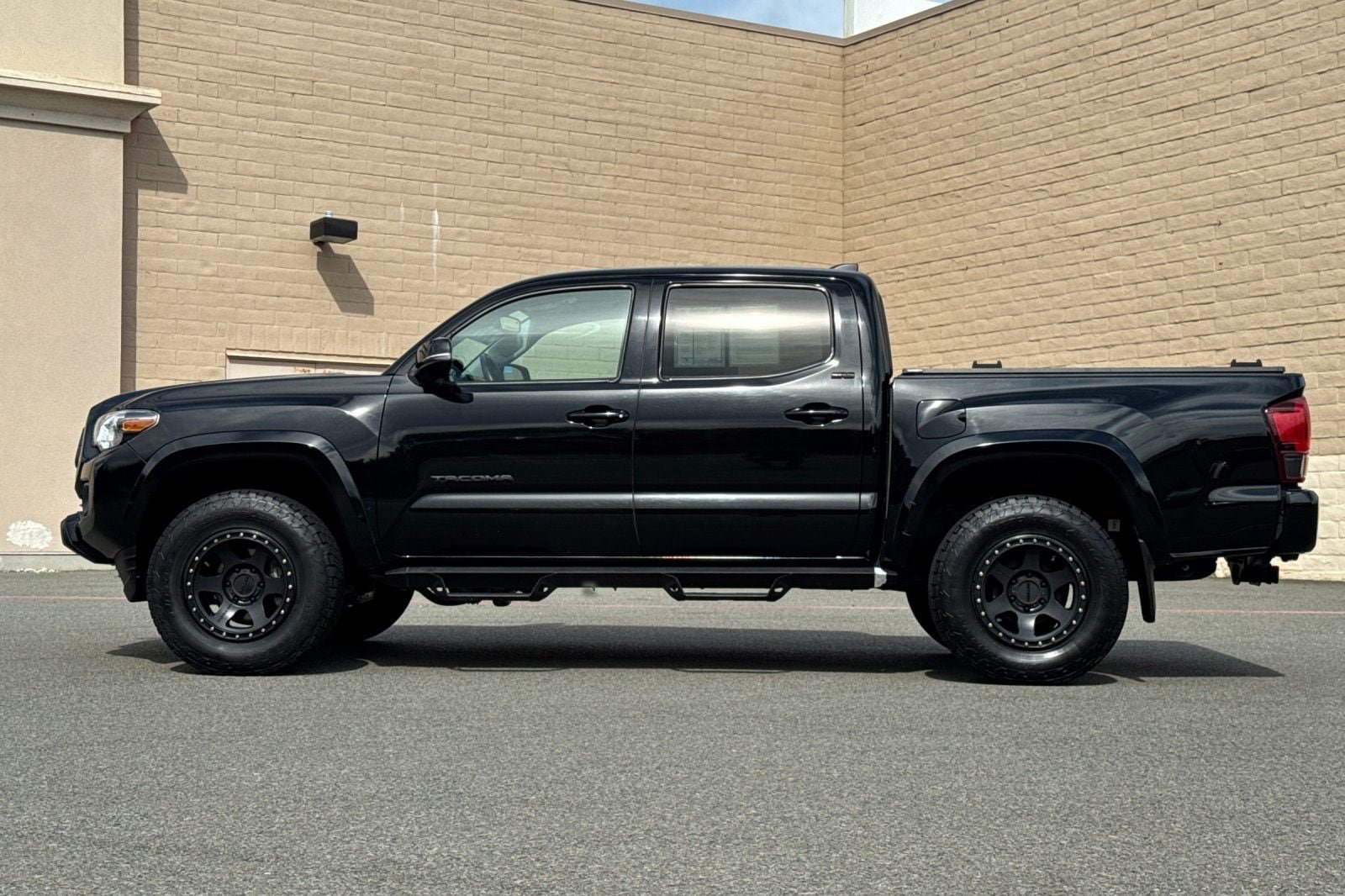 Used 2020 Toyota Tacoma SR5 w/ Technology Package AWD/4WD image 8