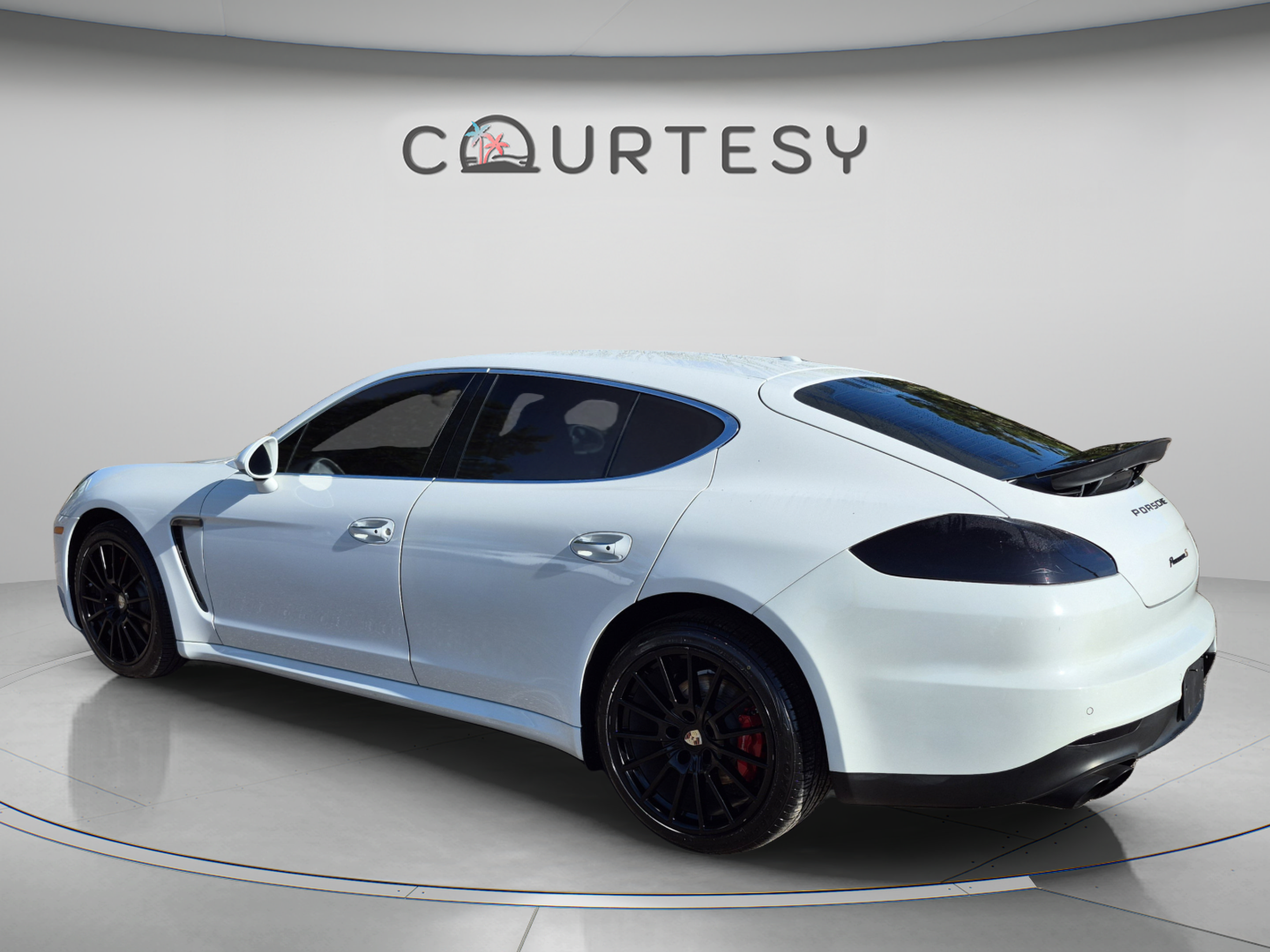 Used 2014 Porsche Panamera S RWD image 3