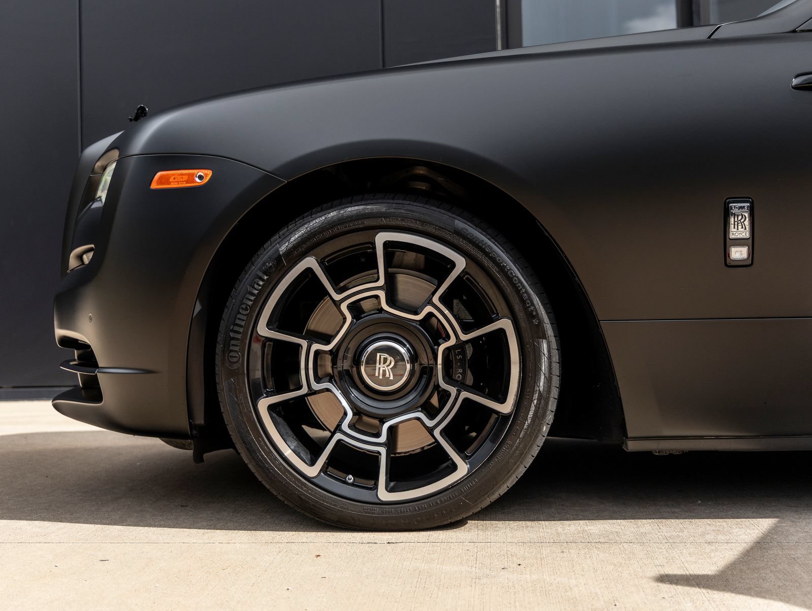 Used 2016 Rolls-Royce Dawn RWD image 16