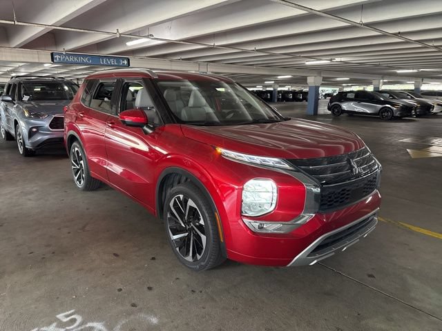 Used 2023 Mitsubishi Outlander SEL FWD image 3