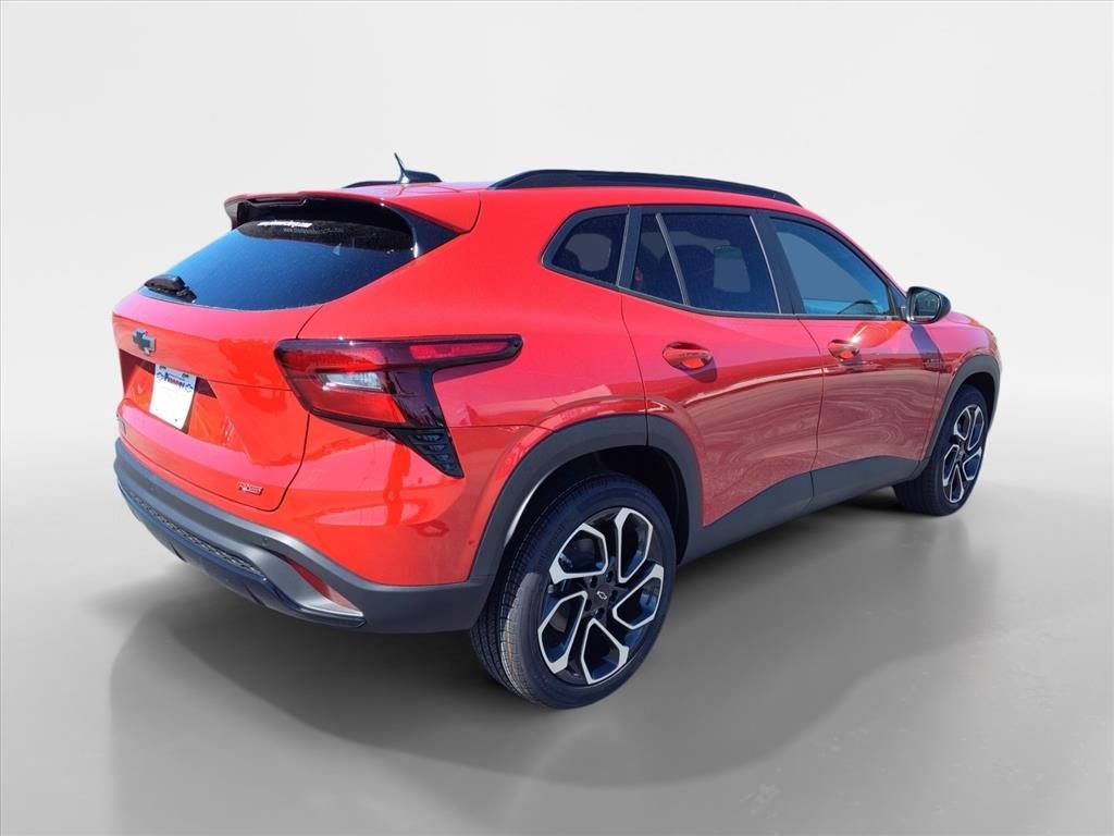 Used 2026 Chevrolet Trax RS w/ Sunroof Package FWD image 5
