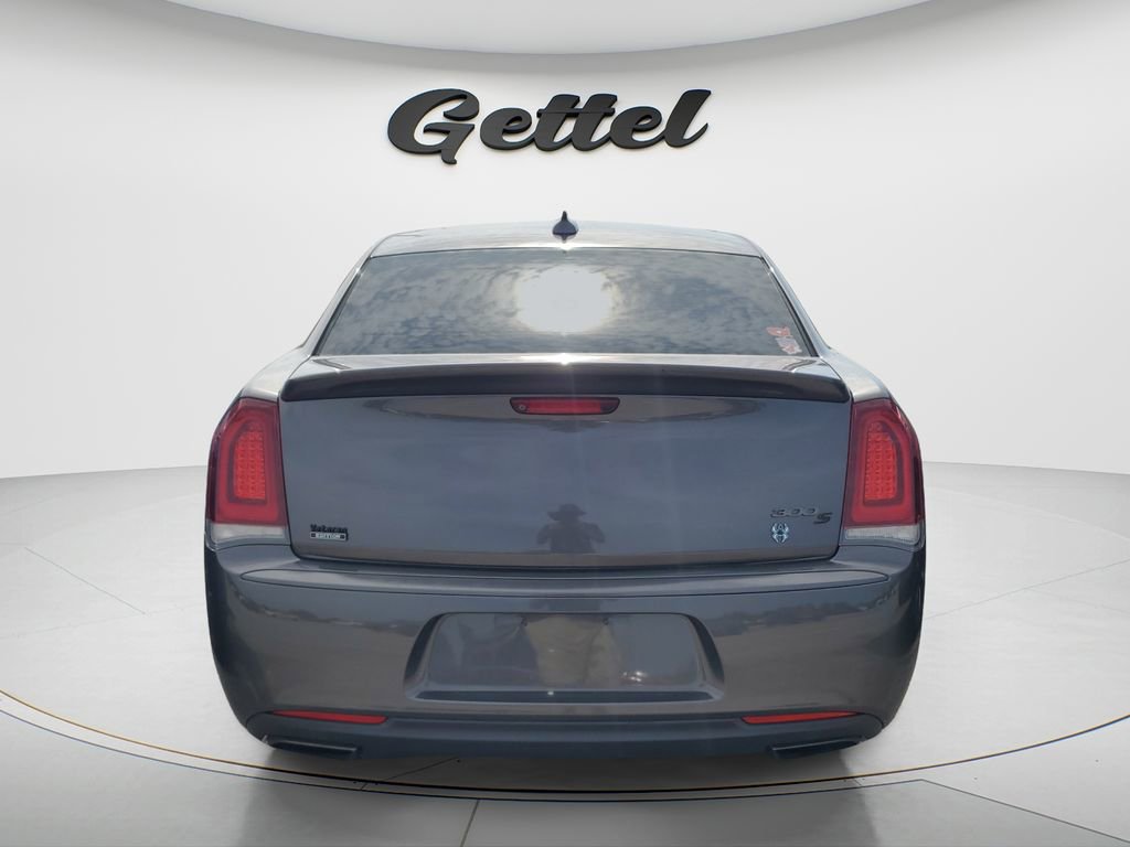 Used 2017 Chrysler 300 S w/ S Model Appearance Package RWD image 4