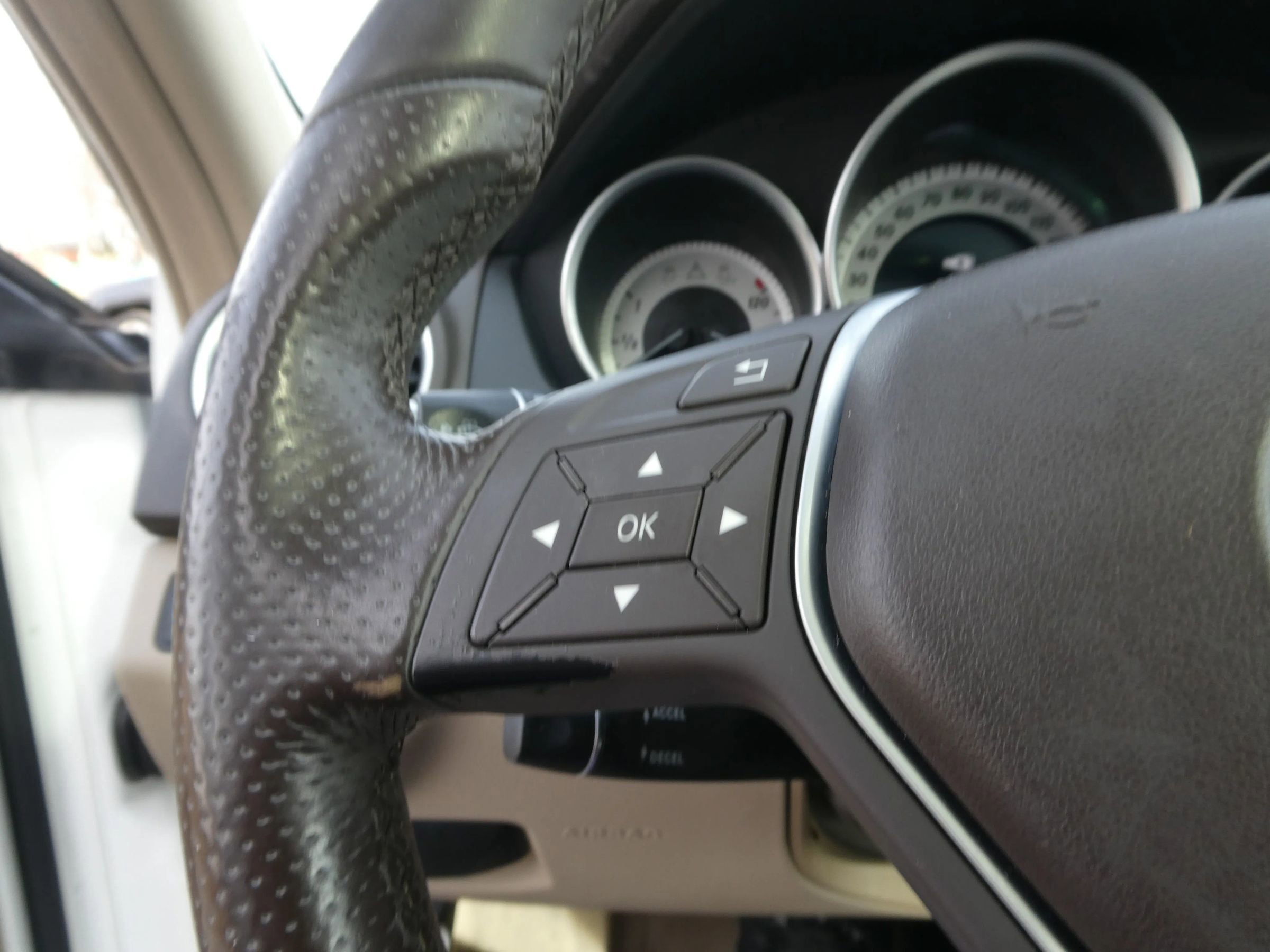 Used 2014 Mercedes-Benz C 250 Sedan image 17