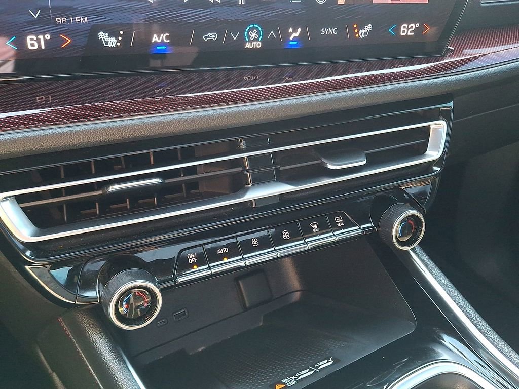 Used 2024 Chevrolet Traverse Z71 w/ Enhanced Driving Package AWD/4WD image 18