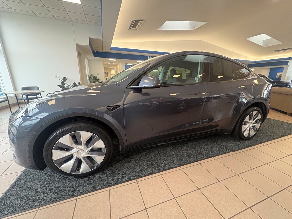 Used 2023 Tesla Model Y Long Range AWD/4WD image 2