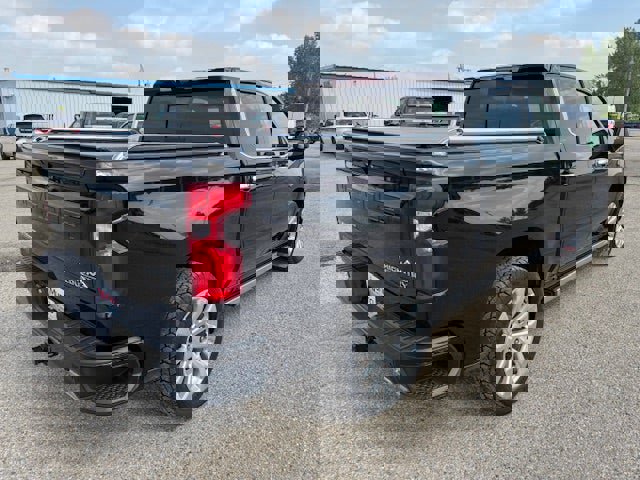 Used 2021 Chevrolet Silverado 1500 High Country w/ Technology Package image 7