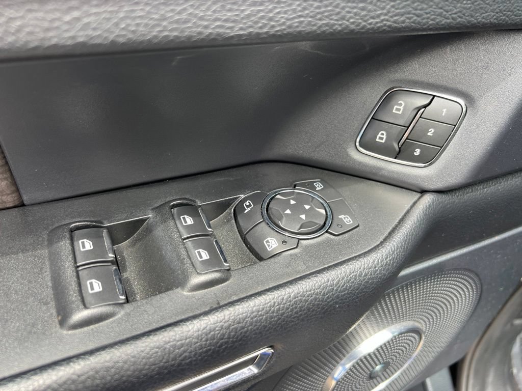 Used 2019 Ford Expedition Limited w/ Equipment Group 301A RWD image 27