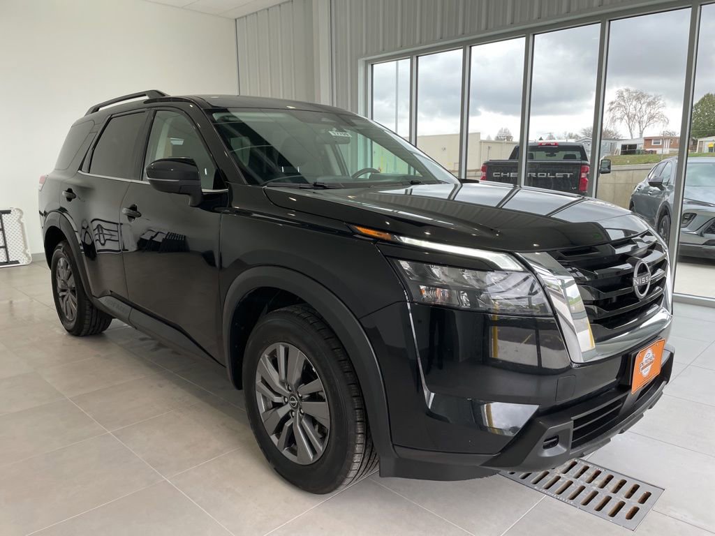 Used 2025 Nissan Pathfinder SV image 6