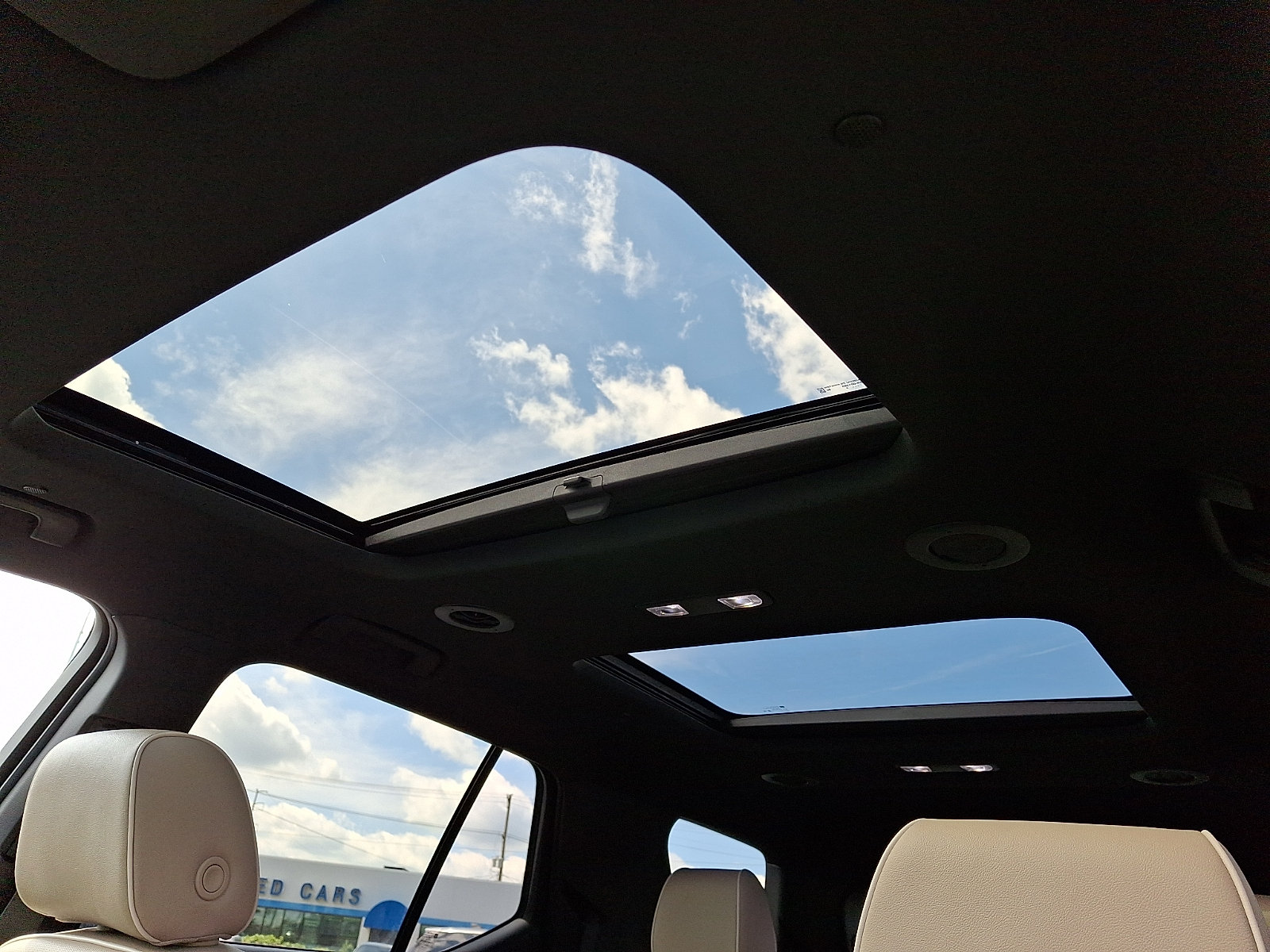 Certified 2023 Chevrolet Traverse Premier FWD image 16