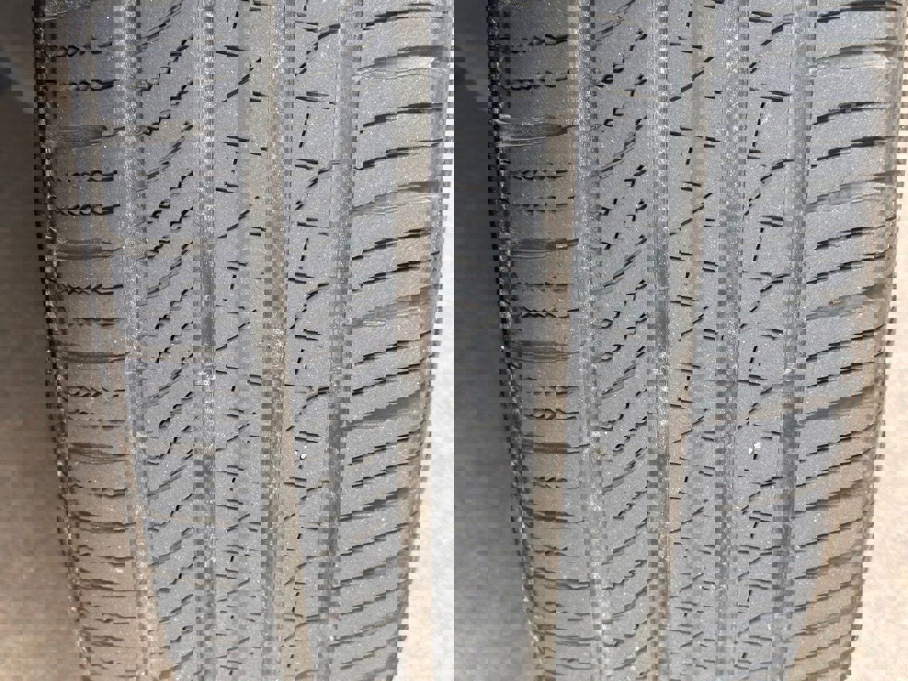 Used 2025 Volvo XC60 B5 Plus image 3