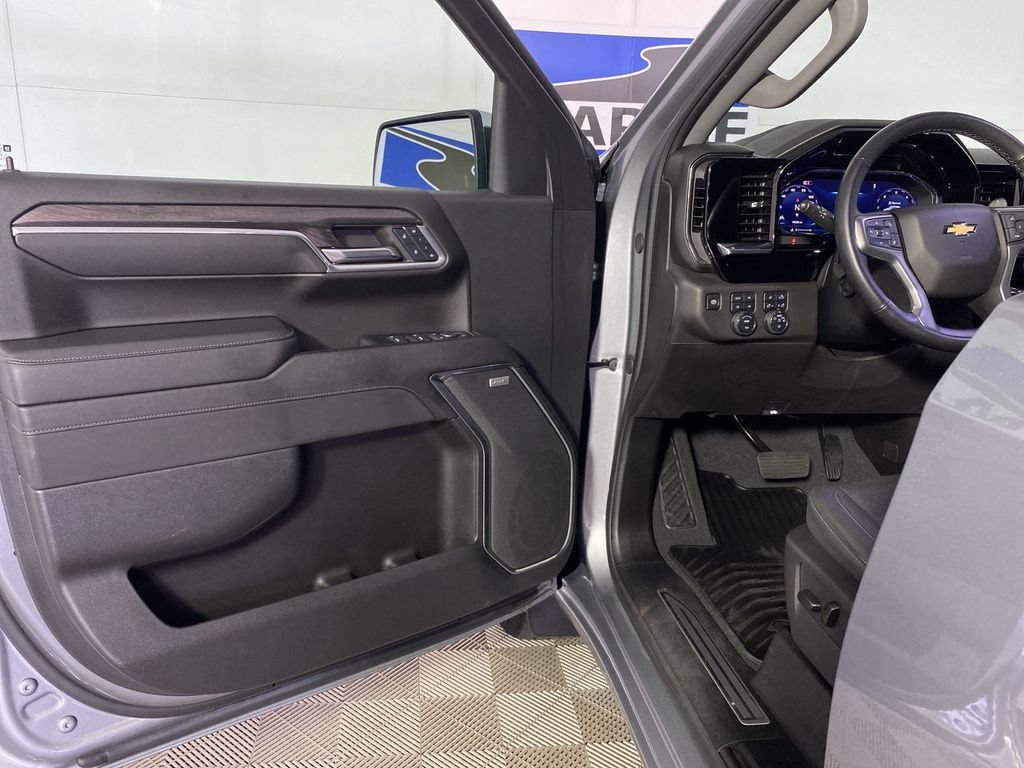 Used 2024 Chevrolet Silverado 1500 LTZ w/ LTZ Convenience Package II AWD/4WD image 28