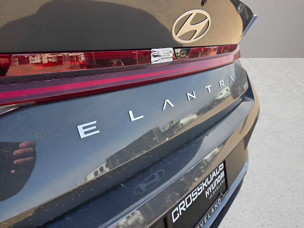New 2025 Hyundai Elantra Blue image 10