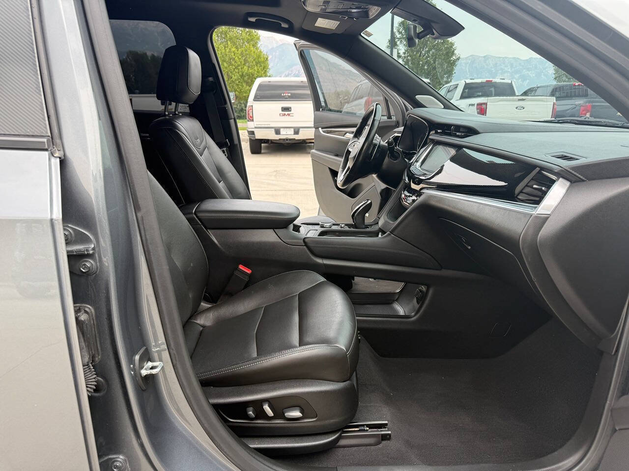 Used 2020 Cadillac XT6 Sport AWD/4WD image 25