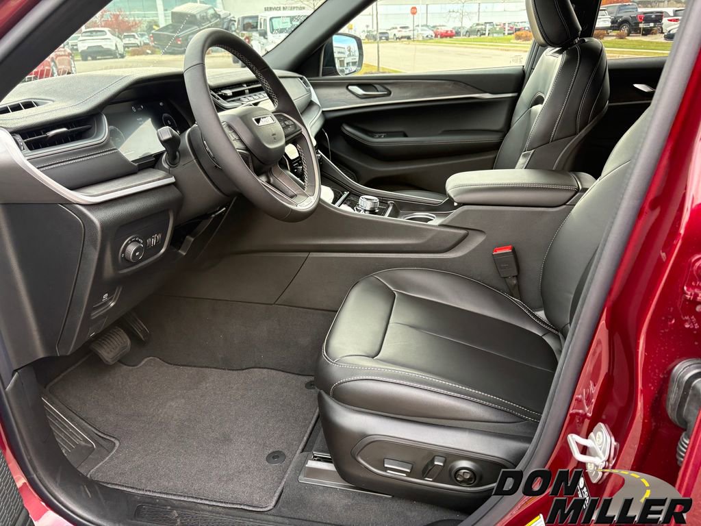 New 2025 Jeep Grand Cherokee Limited w/ Black Appearance Package image 12