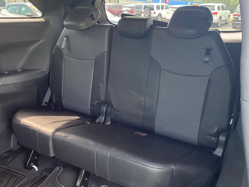 Used 2023 Toyota Sienna XSE FWD image 8