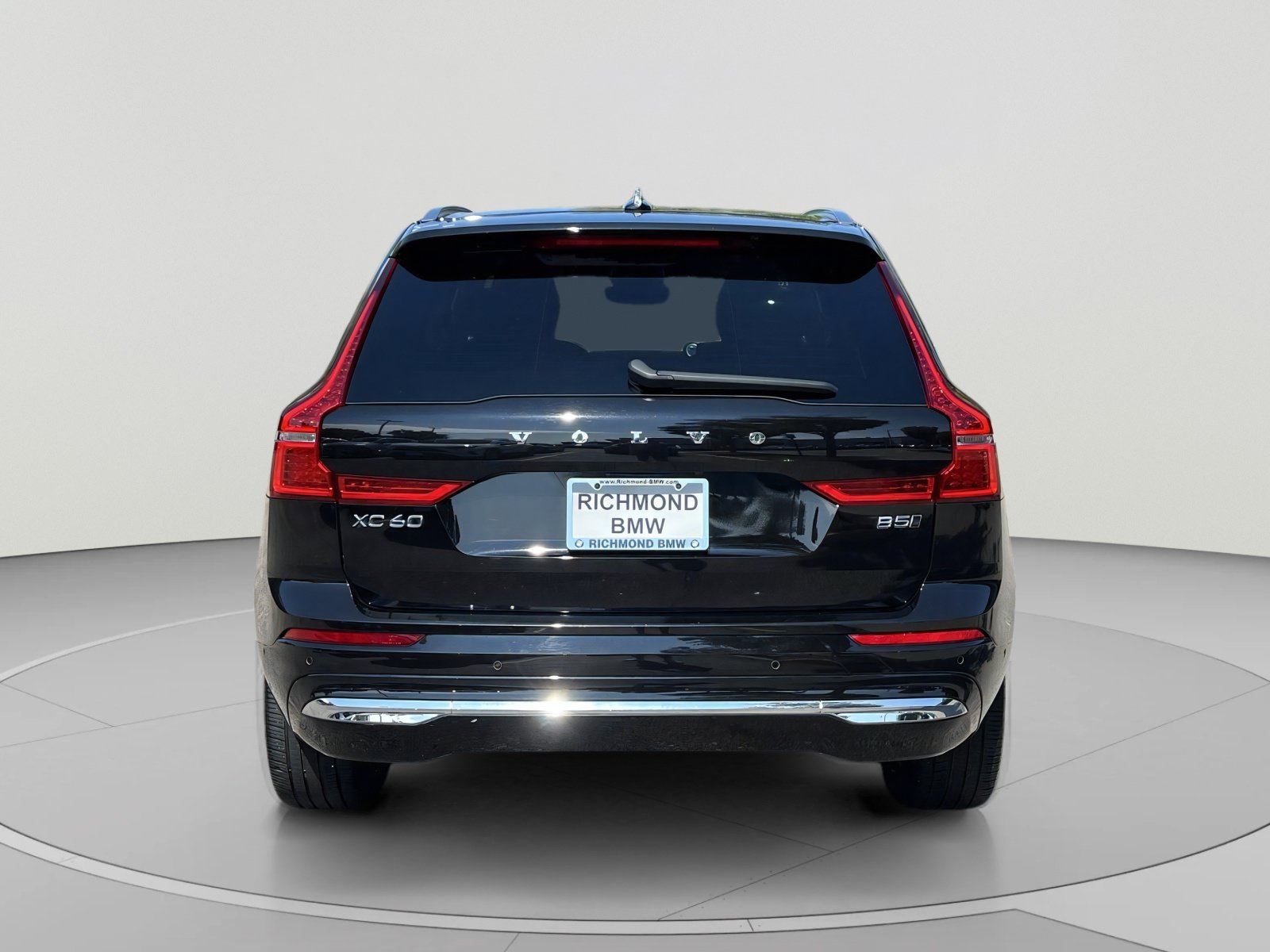Used 2023 Volvo XC60 B5 Ultimate w/ Climate Package AWD/4WD image 4