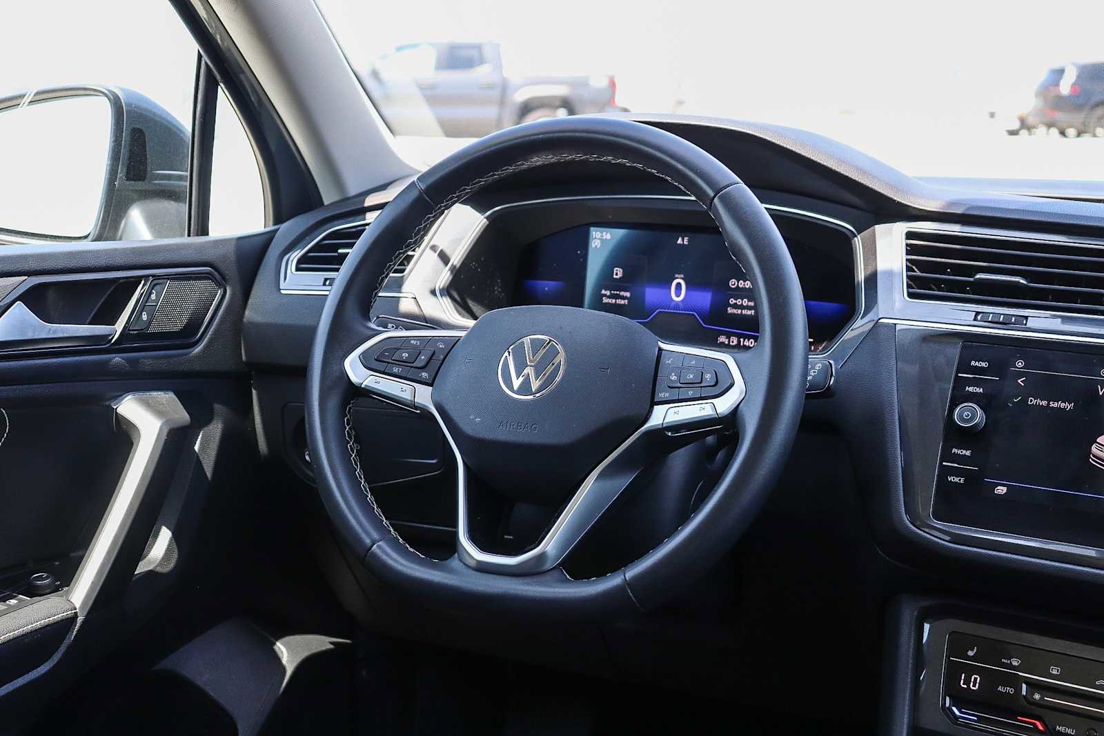 Used 2023 Volkswagen Tiguan SE w/ Panoramic Sunroof Package image 14