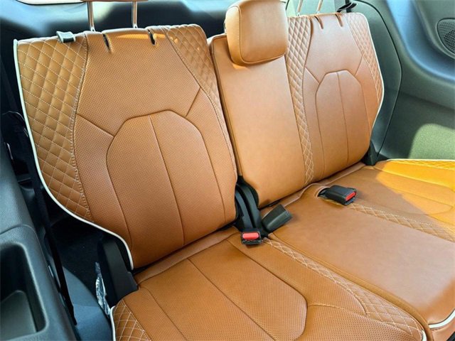 New 2026 Chrysler Pacifica Pinnacle image 13
