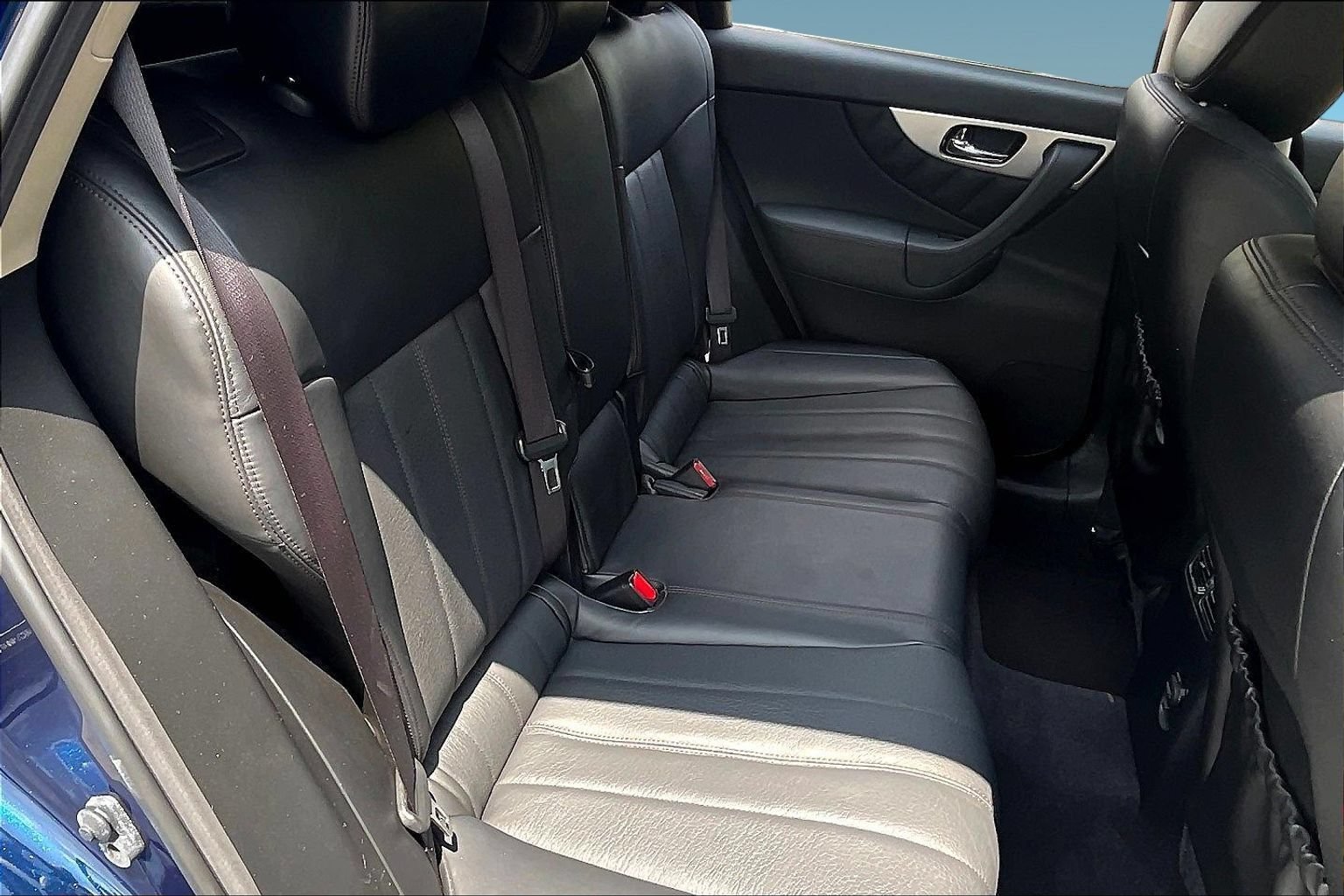 Used 2015 INFINITI QX70 AWD w/ Premium Package image 24