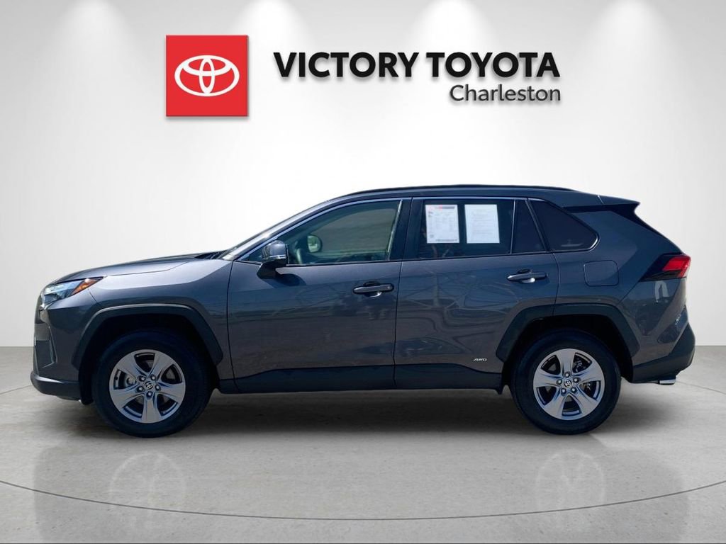 Used 2025 Toyota RAV4 XLE AWD/4WD image 2