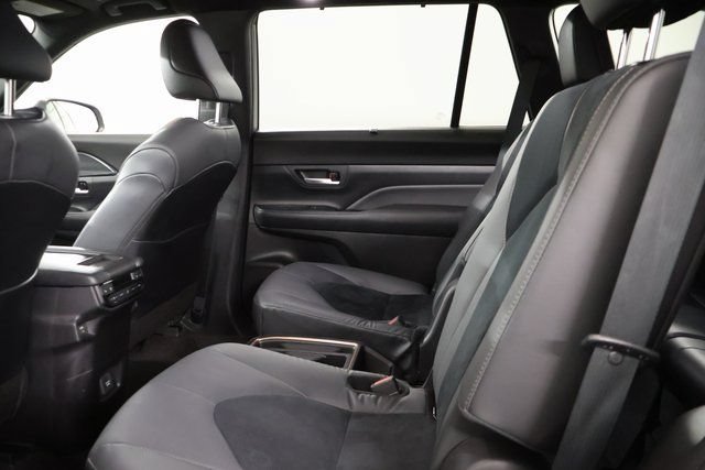 Used 2025 Toyota Grand Highlander AWD Hybrid image 31