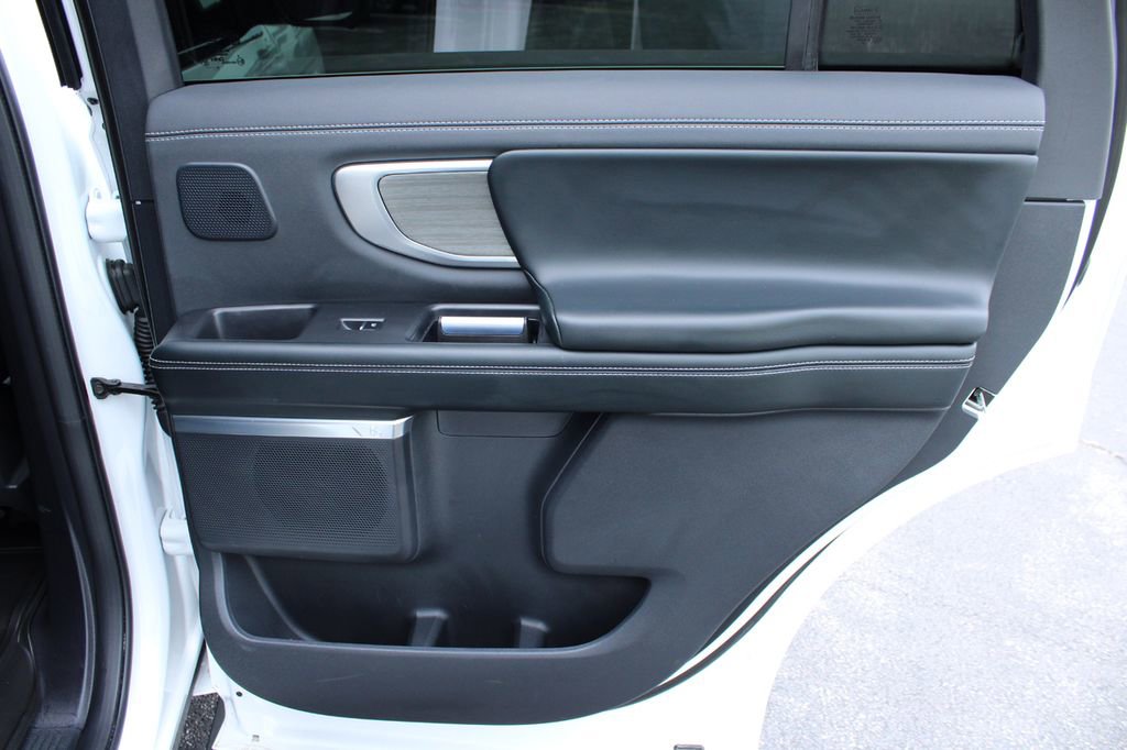 Used 2025 Ford Expedition Platinum w/ Driver's Package AWD/4WD image 21