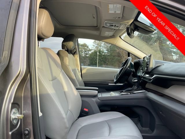 Used 2022 Toyota Sienna XLE image 16