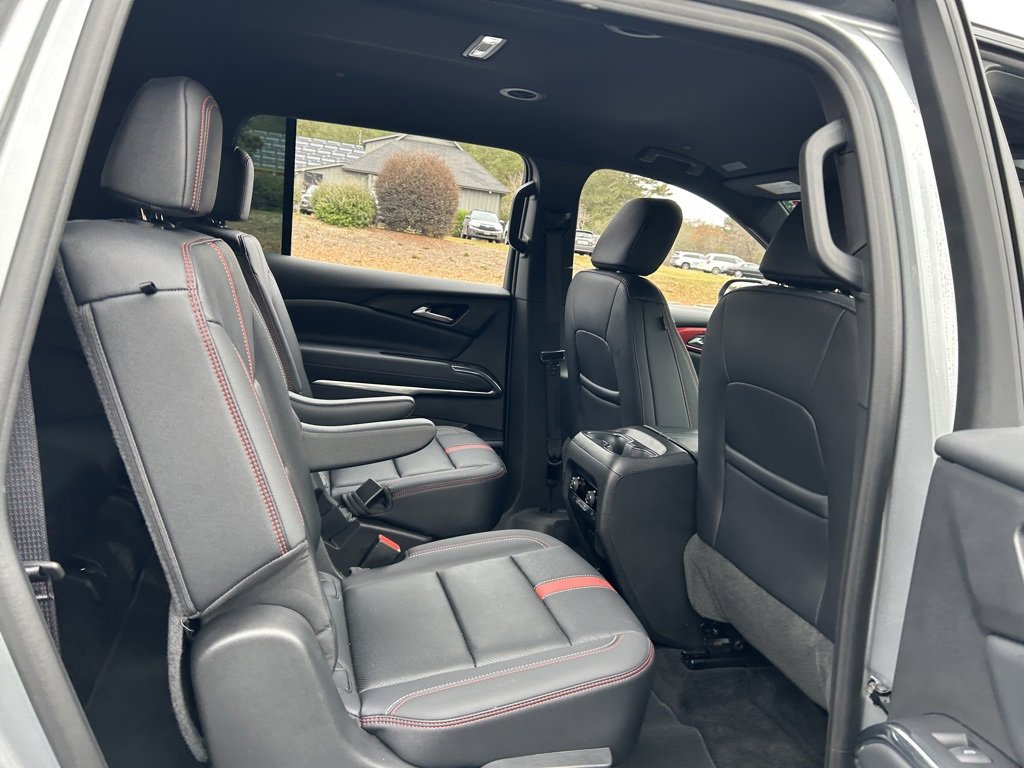 Used 2025 Chevrolet Traverse RS image 51