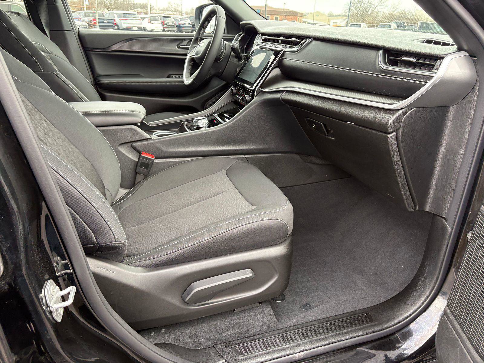 Used 2024 Jeep Grand Cherokee Laredo X w/ Luxury Tech Group I image 10