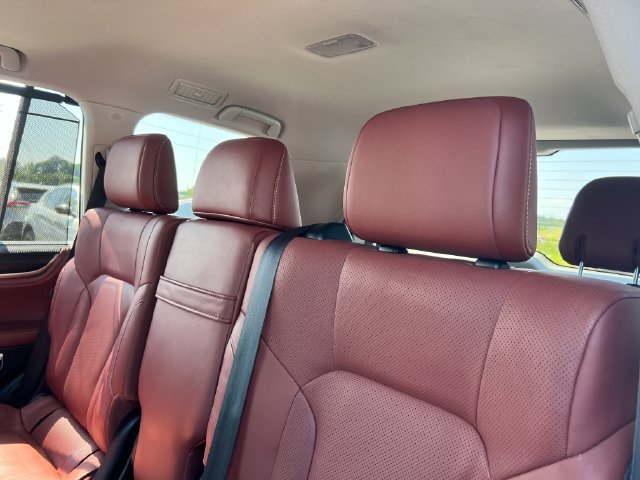 Used 2017 Lexus LX 570 4WD image 18