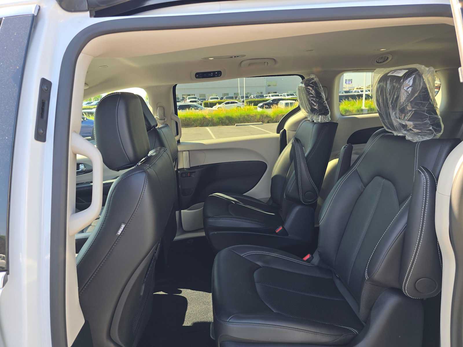 Used 2024 Chrysler Pacifica Limited FWD image 18