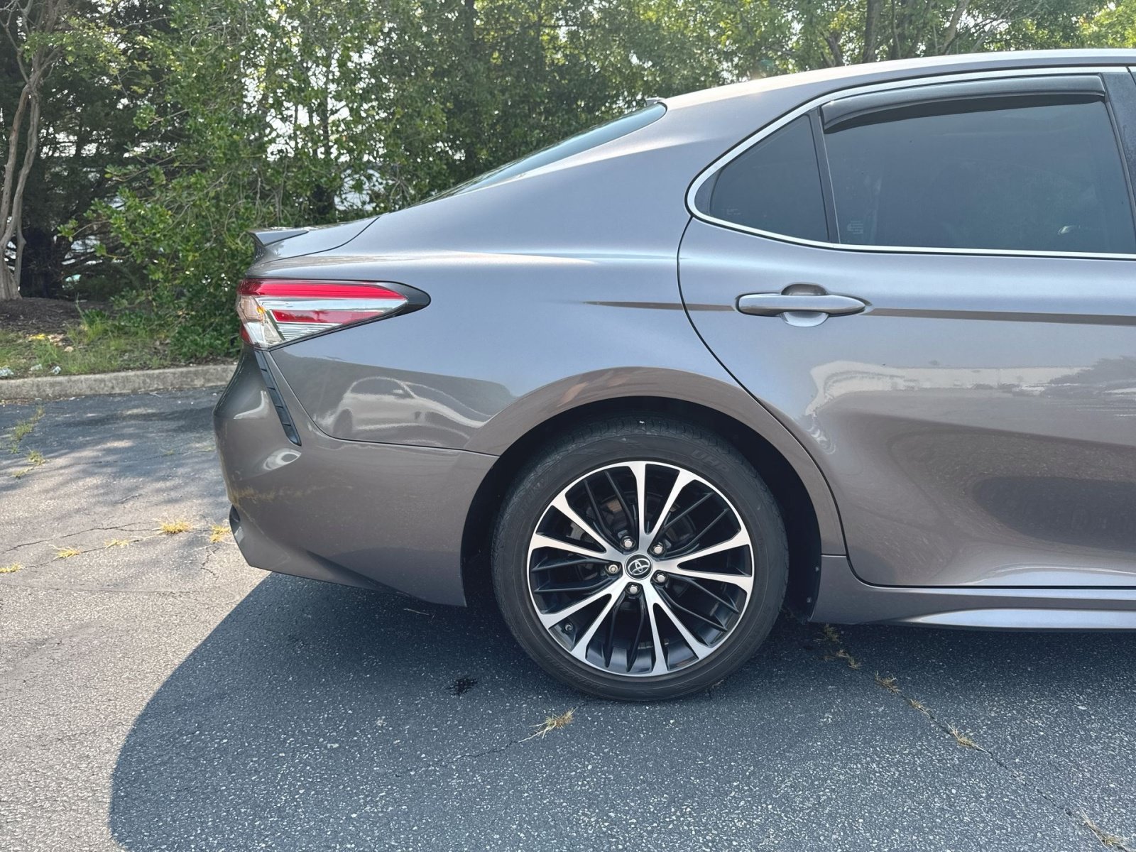 Used 2019 Toyota Camry SE FWD image 31