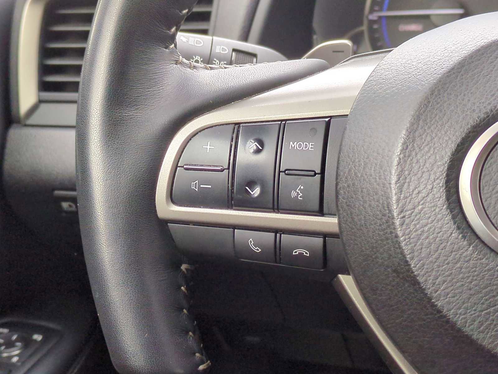 Used 2022 Lexus RX 450h AWD w/ Luxury Package image 25