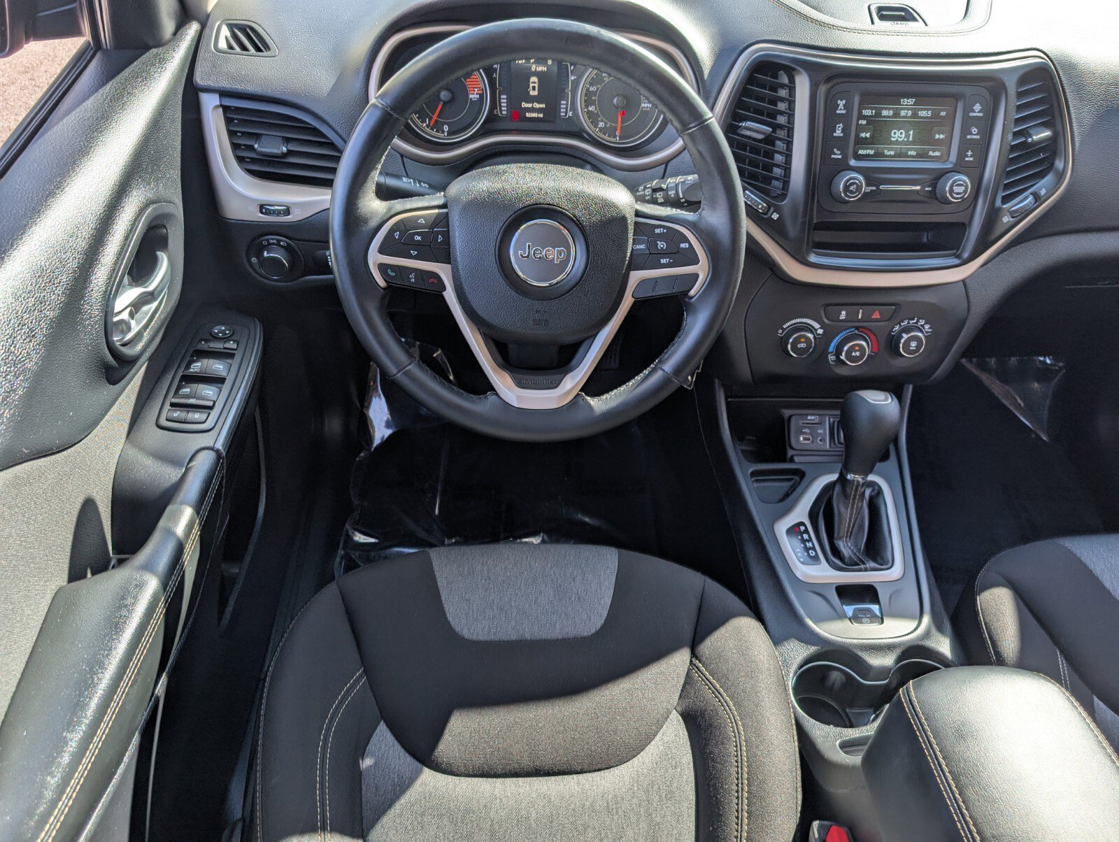 Used 2017 Jeep Cherokee Altitude image 12