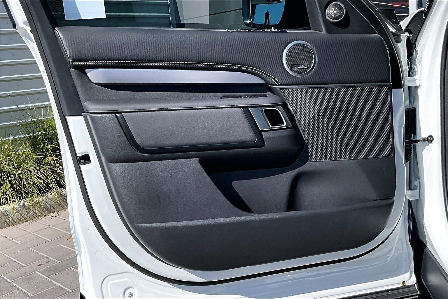 Used 2024 Land Rover Discovery Dynamic SE image 22